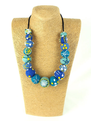 Felt necklace 01