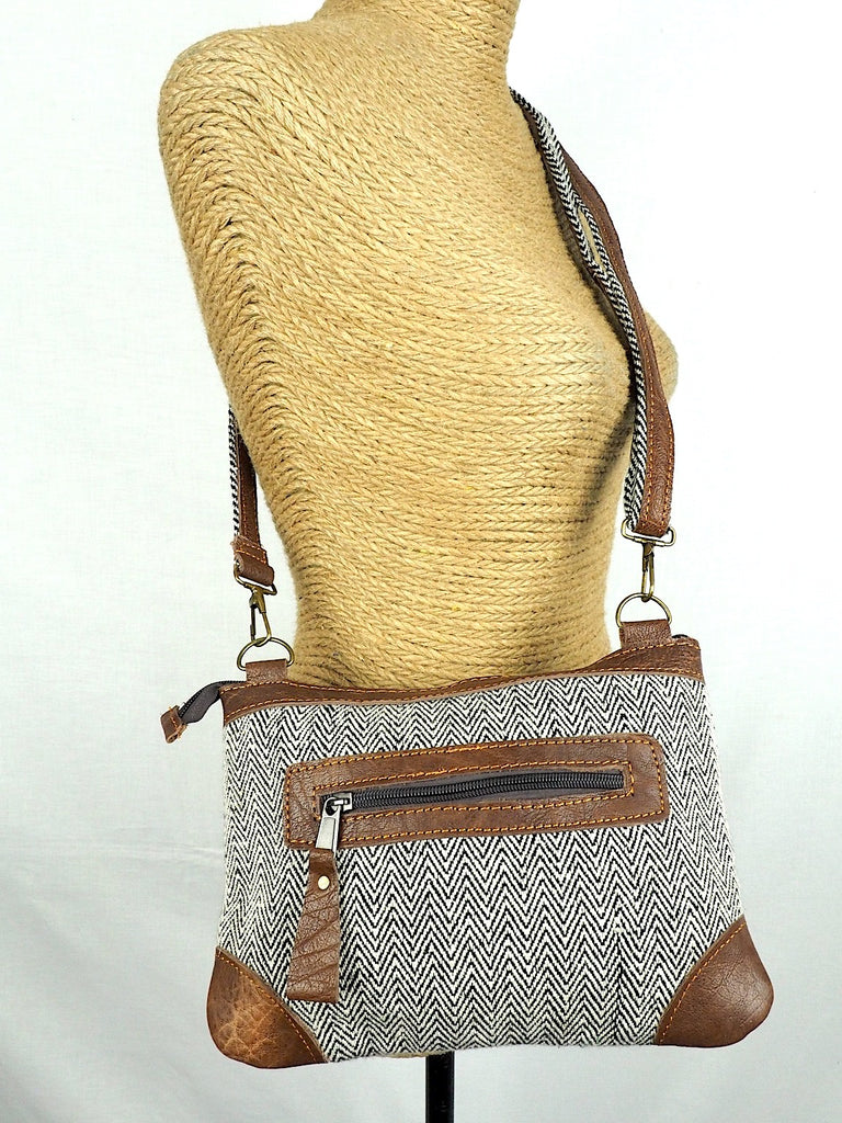Clutch Bag With Shoulder Strap 03